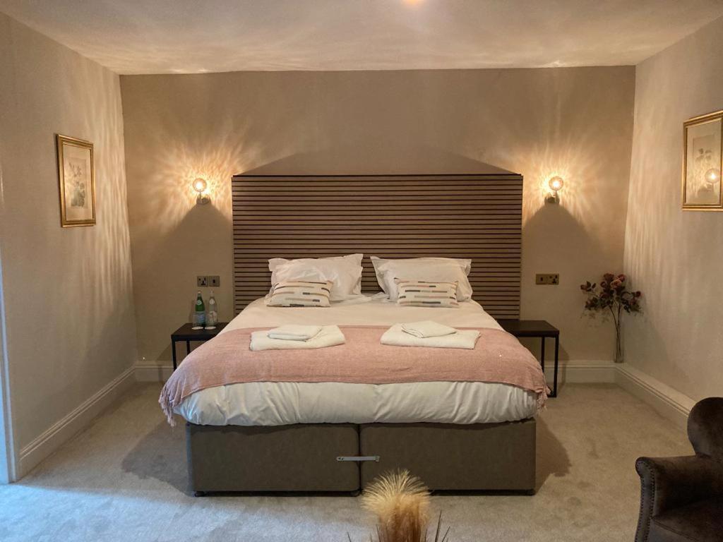 Woodborough Hall Buitenkant foto